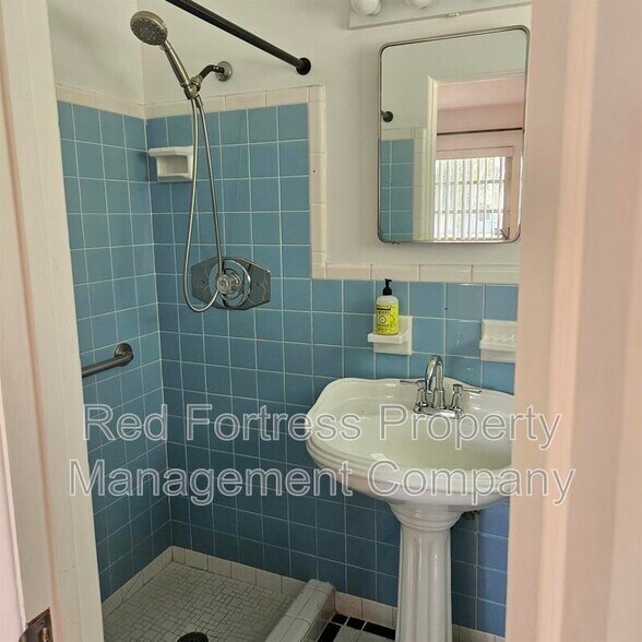 Building Photo - 1531 Grace Ave