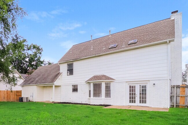 Building Photo - 7733 Deerfield Trce