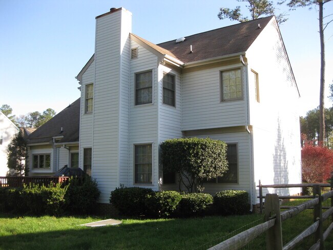 Building Photo - 104 Runaway Ln
