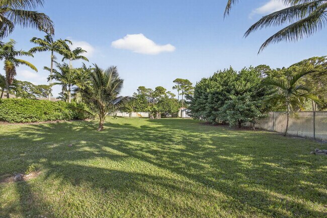 Building Photo - 11646 63rd Ln N