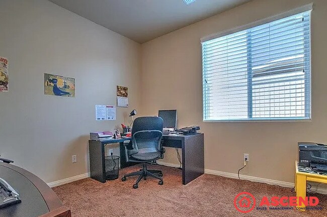 Building Photo - Beautiful Home Located in Gated Community ...