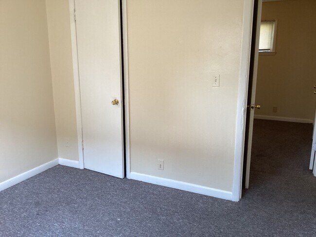 Building Photo - 7122-7124 W. Silver Spring Dr.