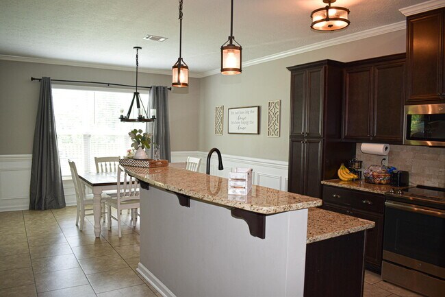 Building Photo - 3262 Alexandria Dr