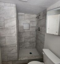 Building Photo - 912 Park Hill Dr