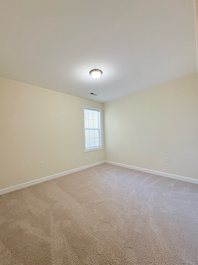 Building Photo - 62 Windgate Cir