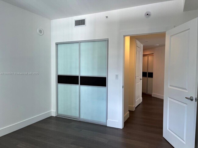 Building Photo - 1250 S Miami Ave