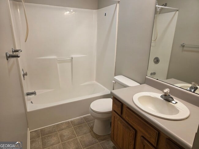 Building Photo - 102 Towne Pk Dr