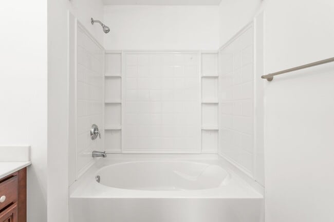 Building Photo - **Charming 2/2.5 Burlington Townhome**