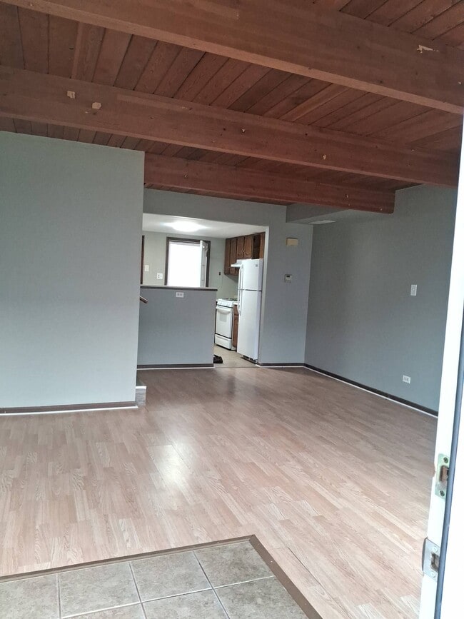 Building Photo - 485 Meadow Green Ln