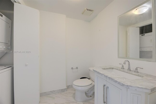 Building Photo - 690 SW 1st Ct