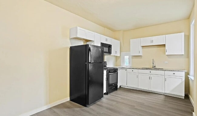 Building Photo - Bright 4 Bedroom, 1 Bath Home in York, Pa!