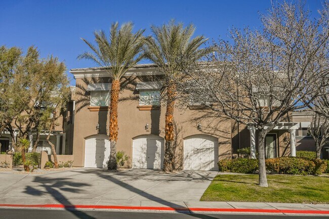 Building Photo - Beautiful 2 bd/2 bath condo in luxury gated Summerlin community ON TPC GOLF COURSE
