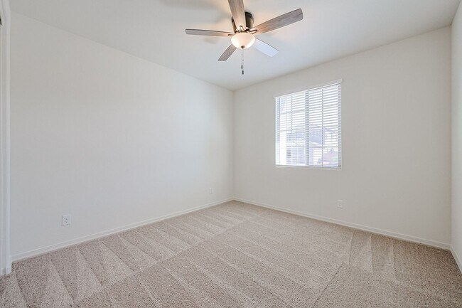 Building Photo - Beautiful 4 Bedroom Home in Aloravita Community