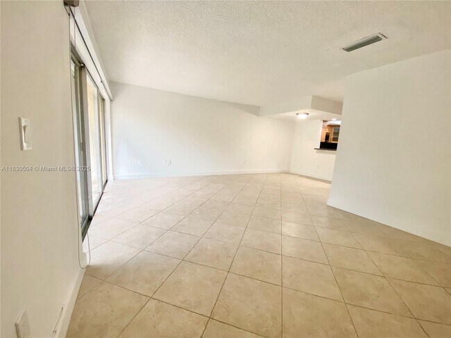 Building Photo - 9371 Fontainebleau Blvd