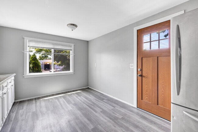 Building Photo - 150 Masarik Ave