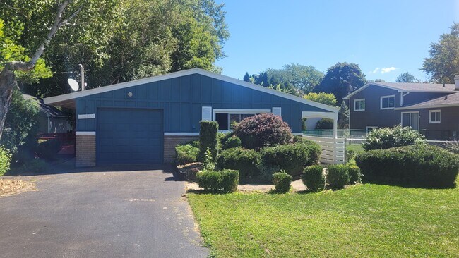 Building Photo - 504 S Butterfield Rd.