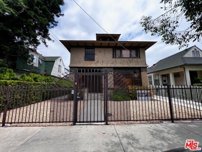 Building Photo - 2108 Oak St