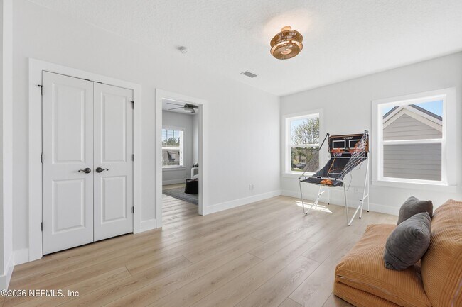 Building Photo - 142 Seabrook Dr