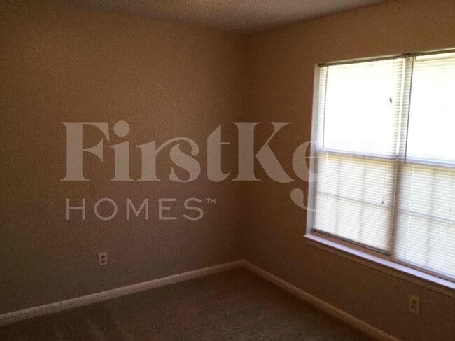 Building Photo - 117 Whispering Pine Ln NE