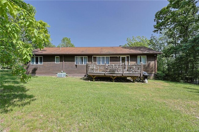Building Photo - 142 Shawanga Lodge Rd
