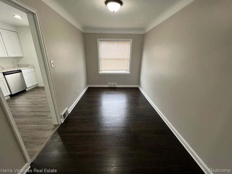 Building Photo - 21534 Moross Rd
