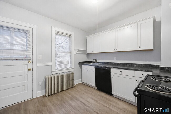 Building Photo - 94 Liberty St