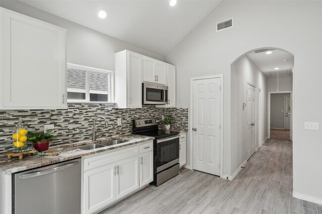 Building Photo - 396 Westchase St