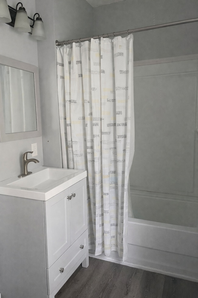 Building Photo - 15 S Grove St