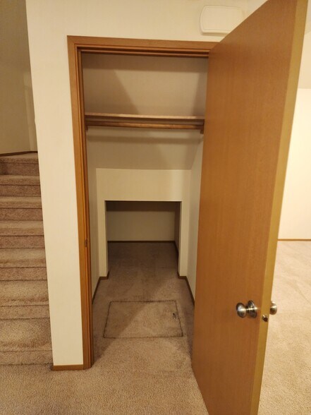 Building Photo - 2732 Hidden Springs Loop SE