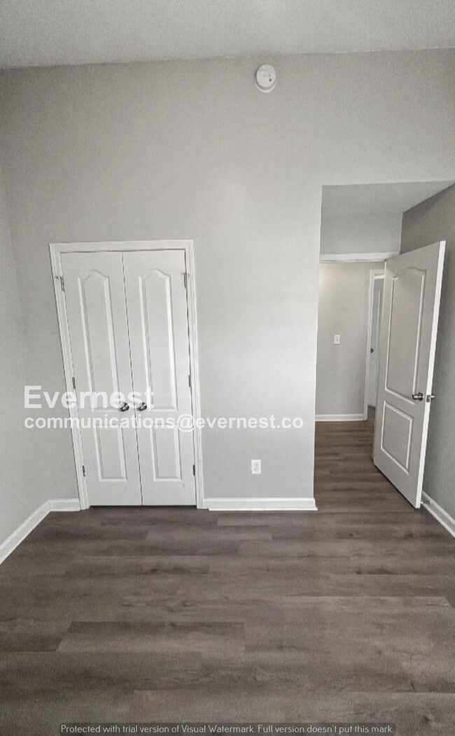 Building Photo - 3 Bed, 2.5 Bath Home with Modern Comforts / Pet-Friendly / Available Now!