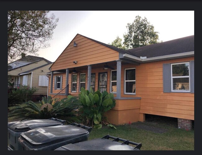 Primary Photo - 821 Sumner St