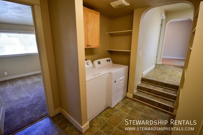 Building Photo - 2273 Hilyard St