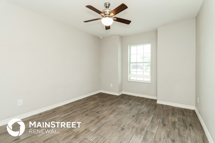 Building Photo - 623 Green Mound Dr