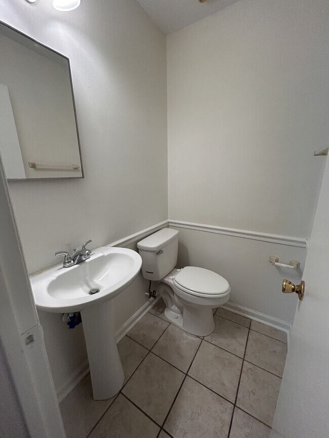 Building Photo - Affordable 2BR Duplex in Ladson!