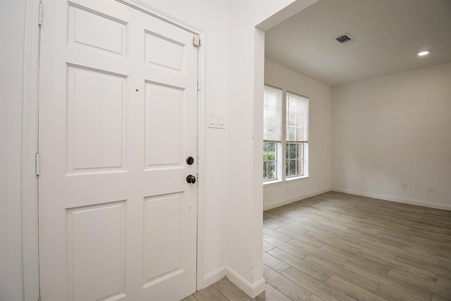 Building Photo - 1510 Plumwood Dr
