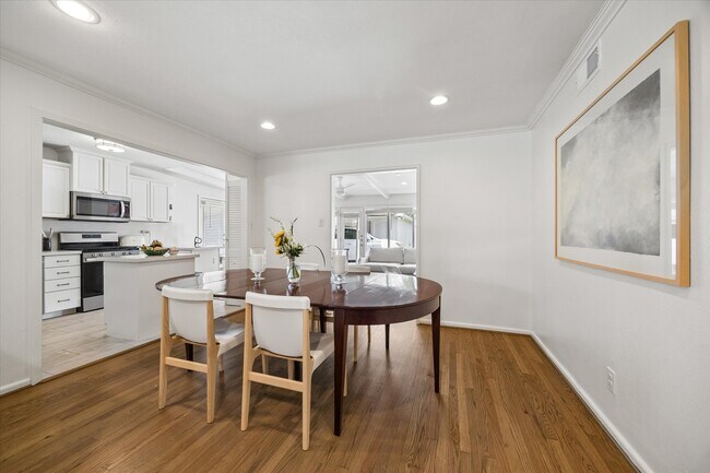 Building Photo - 3110 Castlewood St