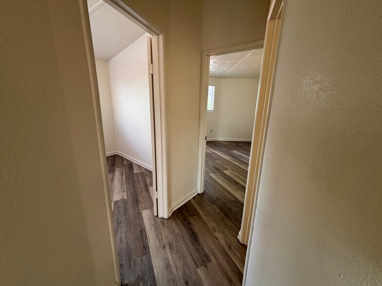 Building Photo - 4010 Pepper Dr