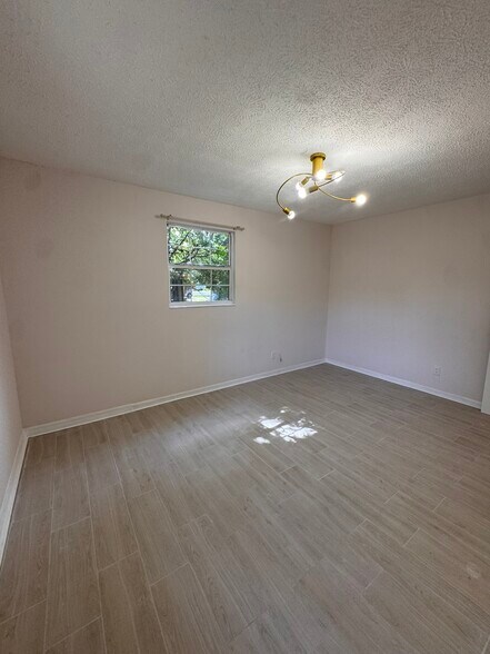 Building Photo - 6650 Pinnochio Dr