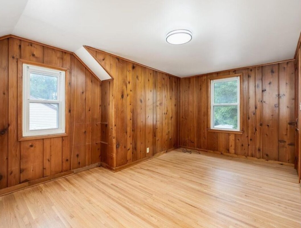 Building Photo - 4032 Webster Ave S