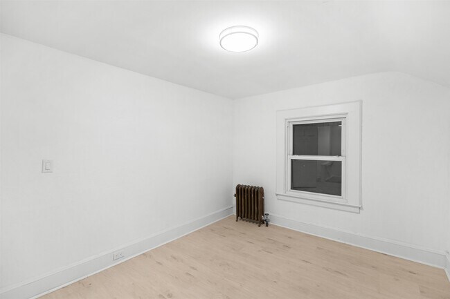 Building Photo - 616 Chestnut St