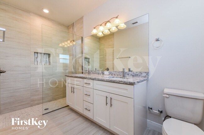 Building Photo - 1424 NE 1st Ave