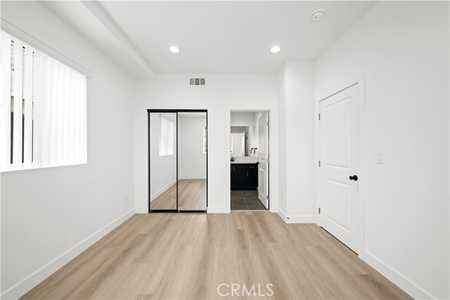 Building Photo - 1039 W 43rd St