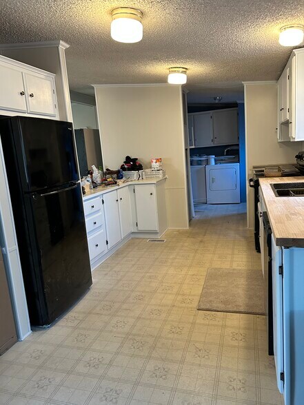 The kitchen is huge. The other half has eat in dining area and gorgeous built-in china cabinet. - 917 Castle Rock St
