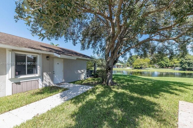 Building Photo - 518 Woodgate Cir