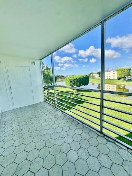 Building Photo - 3080 Cornwall D