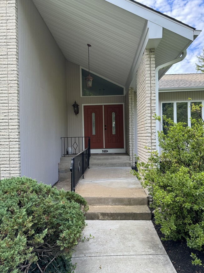 Front entrance - 160 Rockleigh Dr