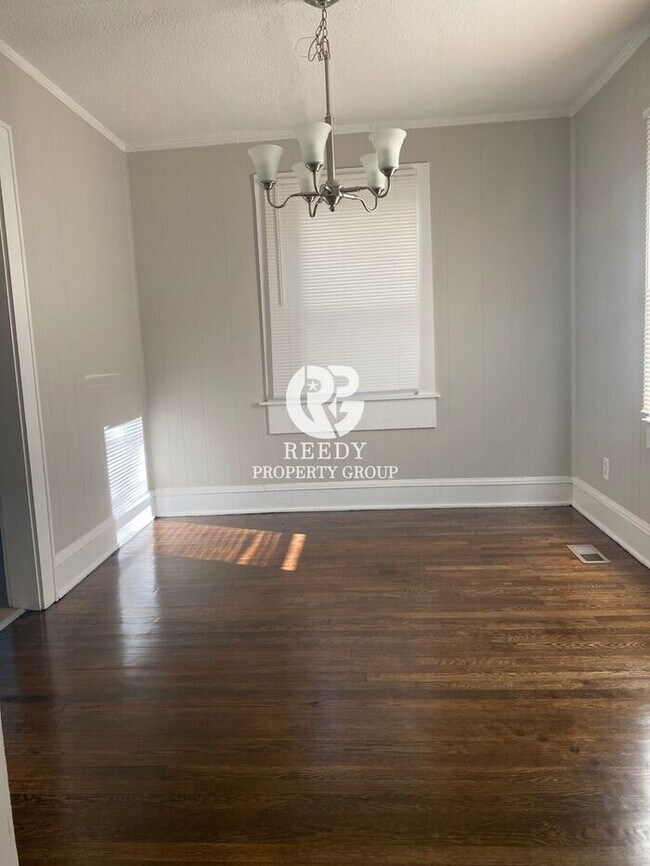 Building Photo - Beautifully renovated Spartanburg Home!