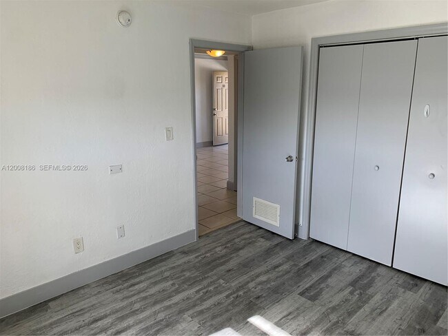 Building Photo - 241 S Royal Poinciana Blvd