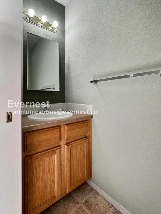 Building Photo - 451 Stardust Ct