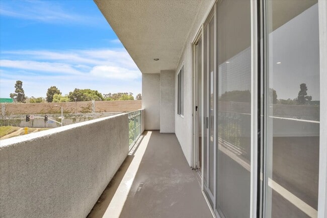 Building Photo - 390 S Sepulveda Blvd